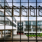 090_Bauhaus_Dessau_Walter_Gropius_359-crop