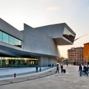 hadid_maxxi_064-f-crop_DN-f-bew-f-pc